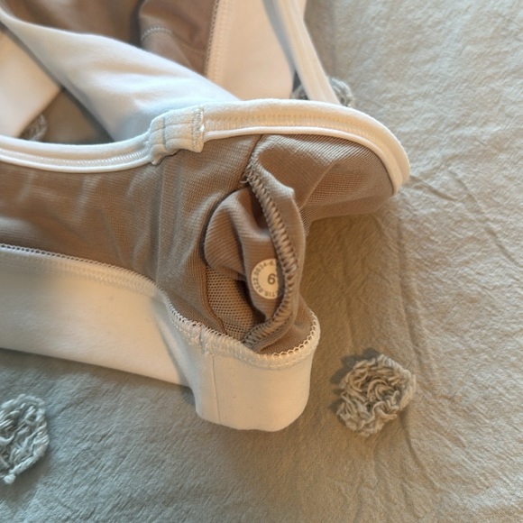 Never Worn Lululemon Flow Y Nulu Sports Bra - Picture 4 of 4